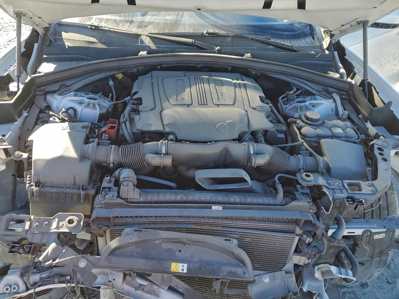 Jaguar F-PACE Premium Image 11