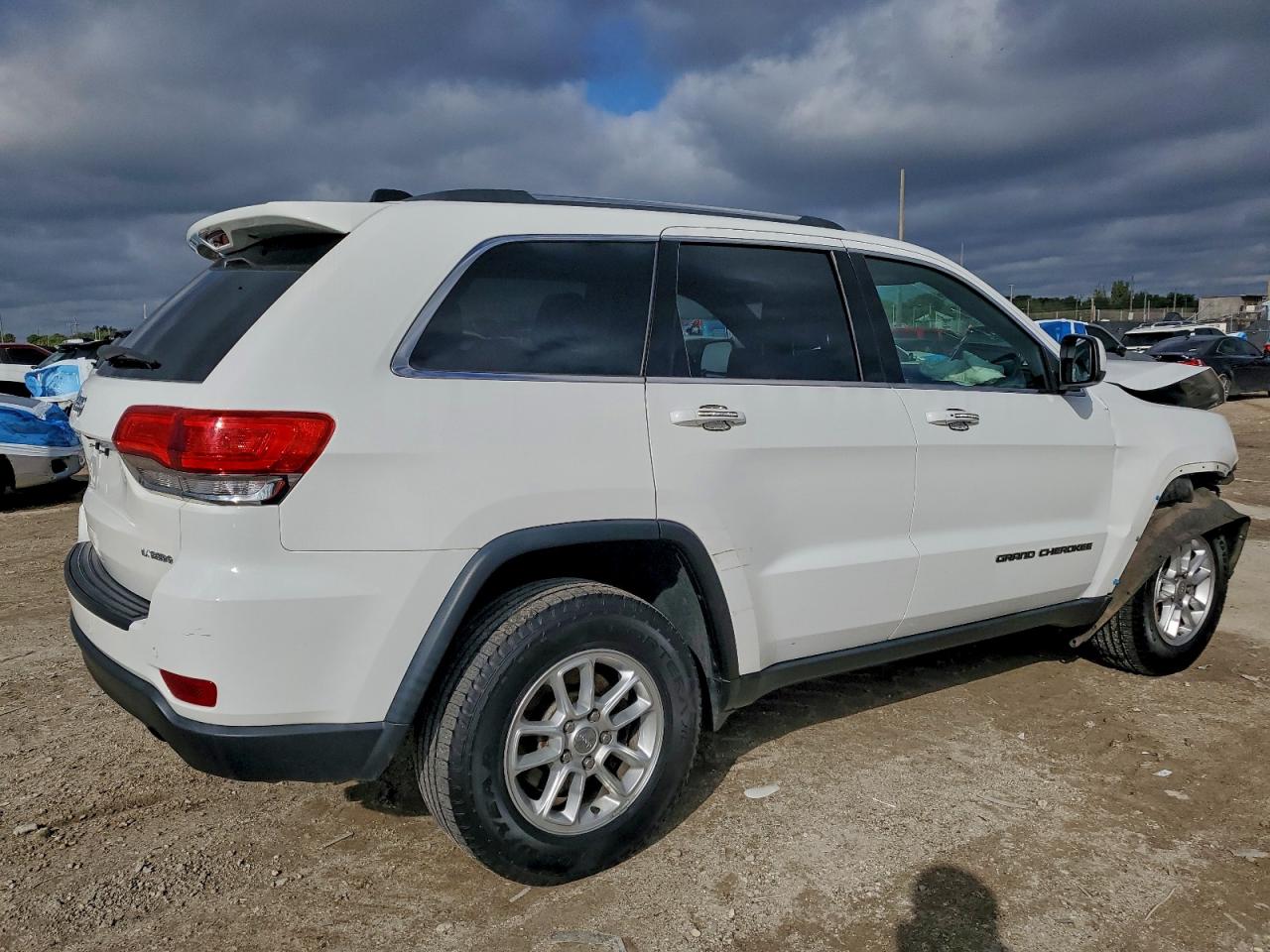 Jeep Grand Cherokee Laredo Image 2