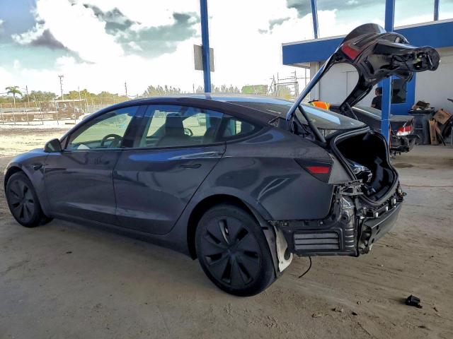 Tesla Model 3 Image 3