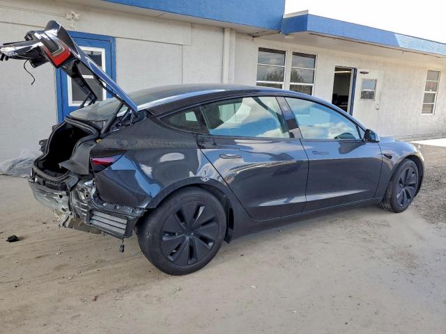 Tesla Model 3 Image 4