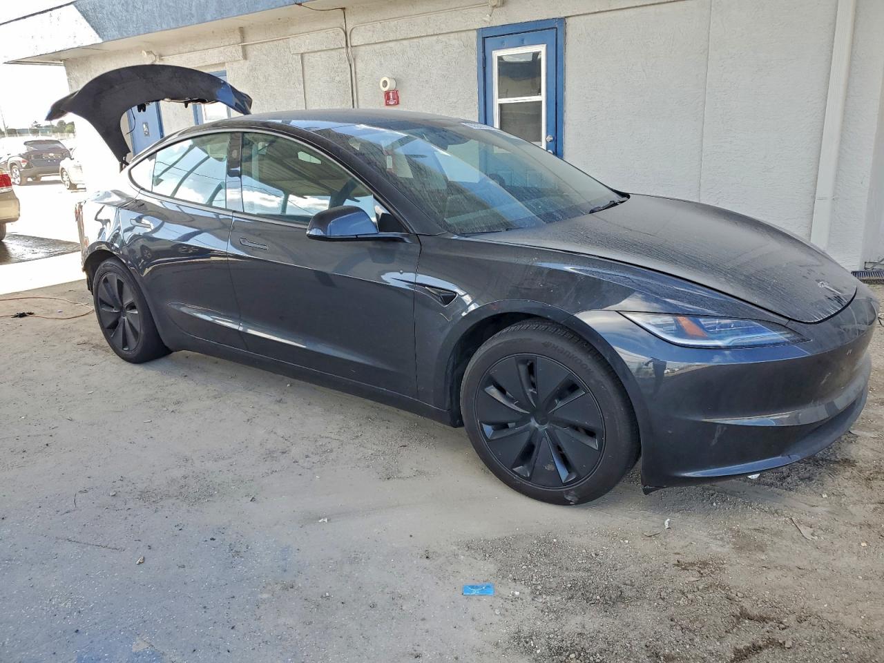 Tesla Model 3 Image 7