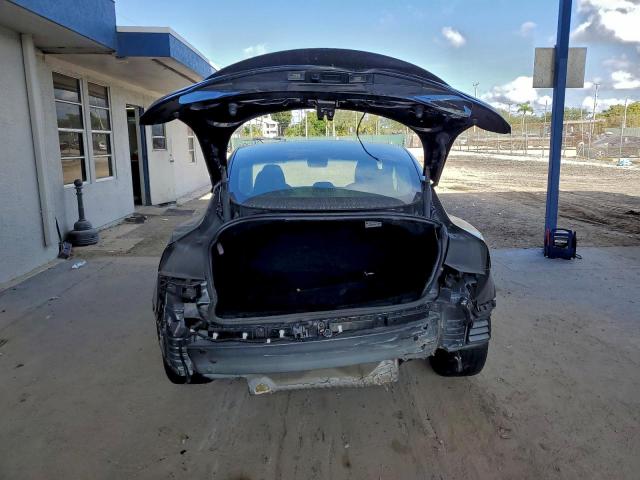 Tesla Model 3 Image 6