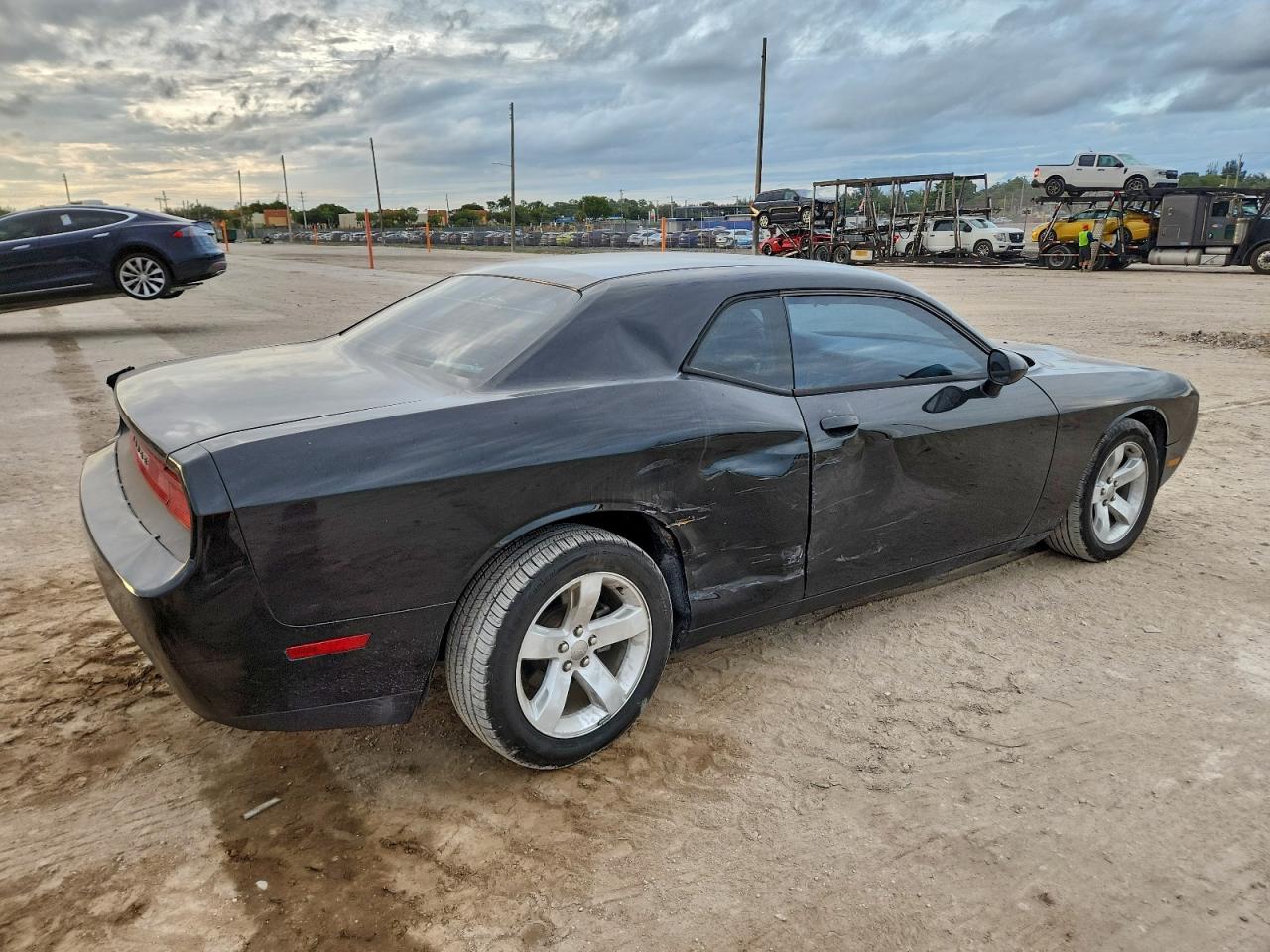 Dodge Challenger Sxt Image 5