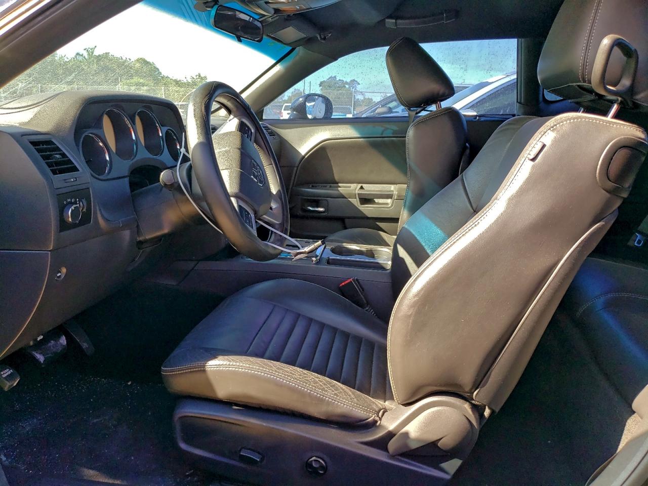 Dodge Challenger Sxt Image 3