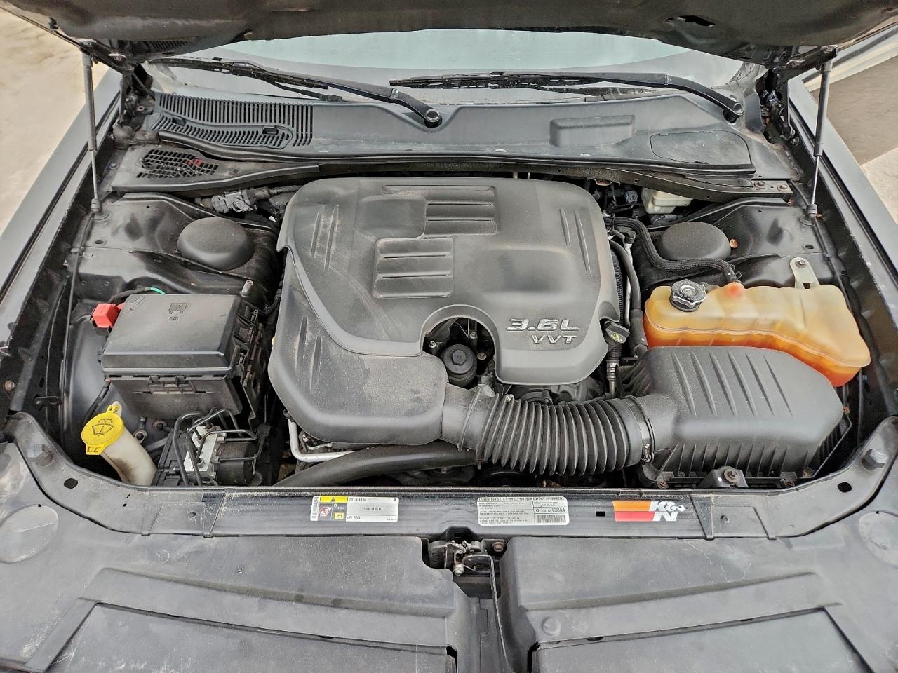 Dodge Challenger Sxt Image 8