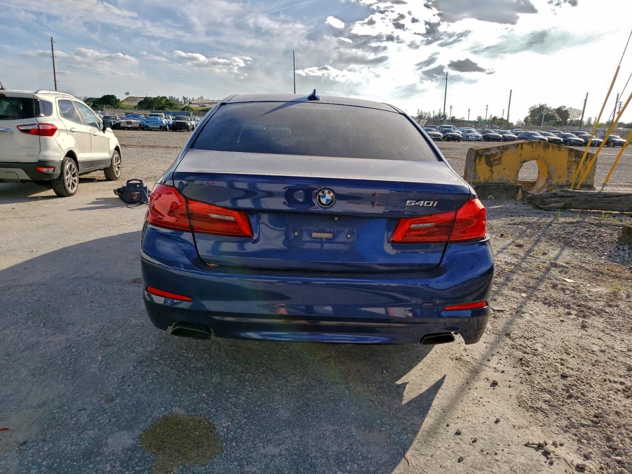 BMW 5 Series I Image 12