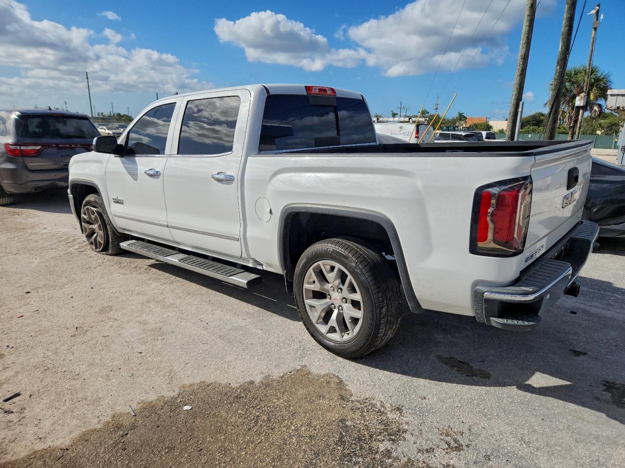 GMC Sierra C1500 Slt Image 12