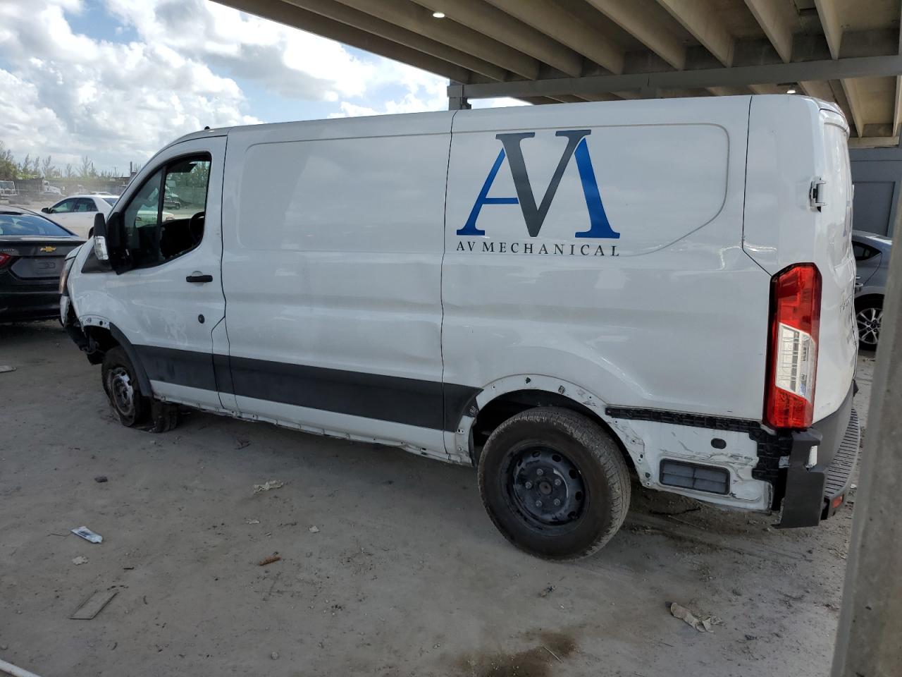 Ford Transit T-150 Image 11