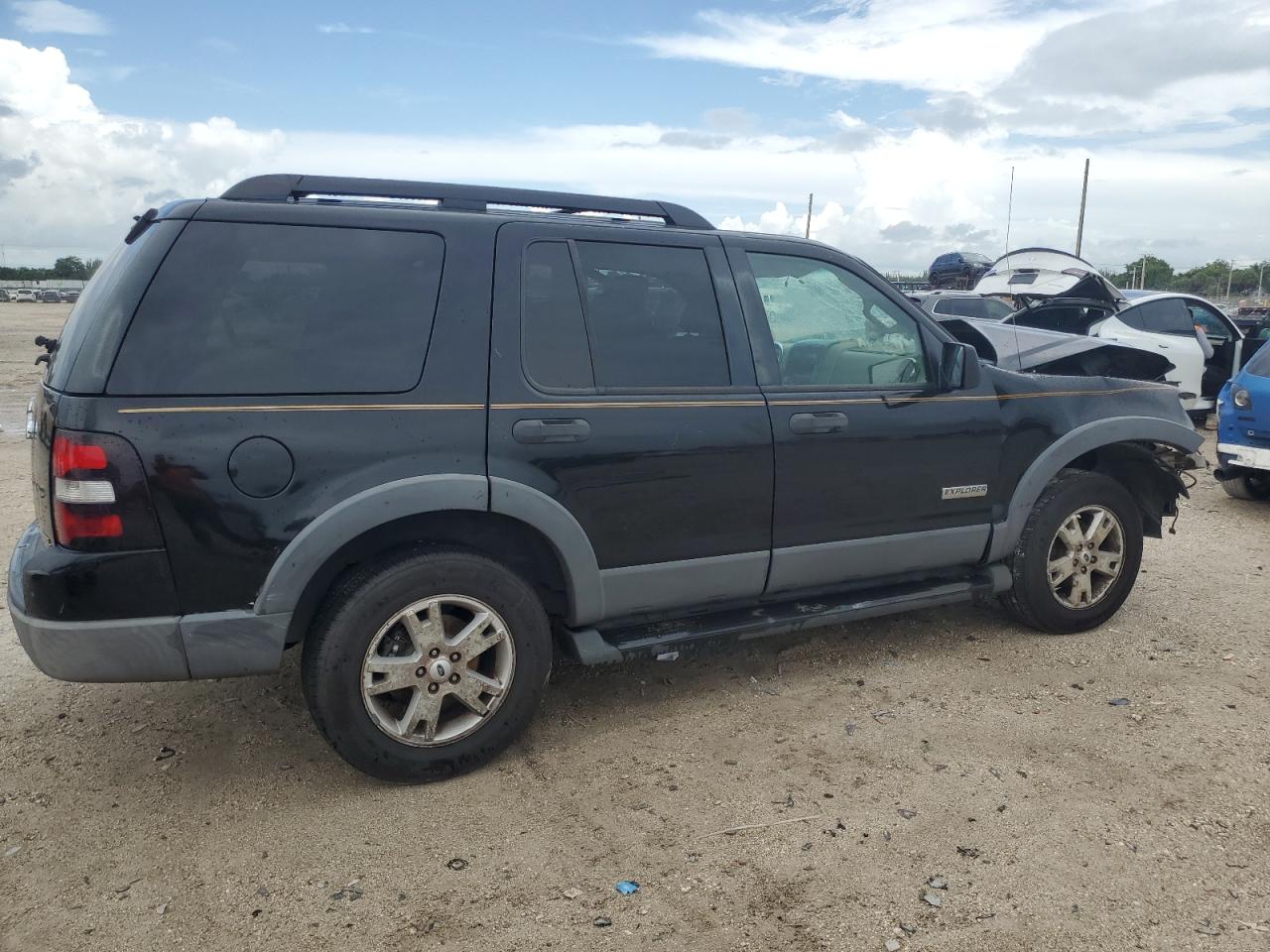 Ford Explorer Xlt Image 6