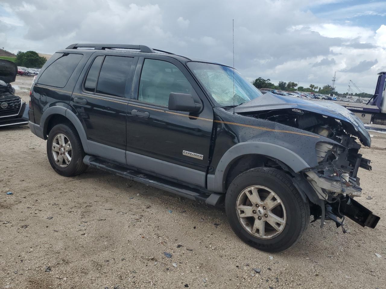 Ford Explorer Xlt Image 3