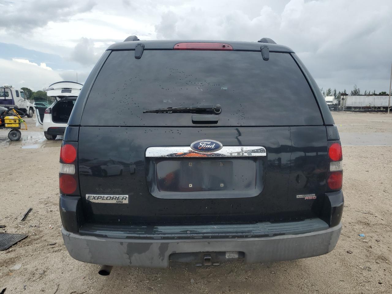 Ford Explorer Xlt Image 4