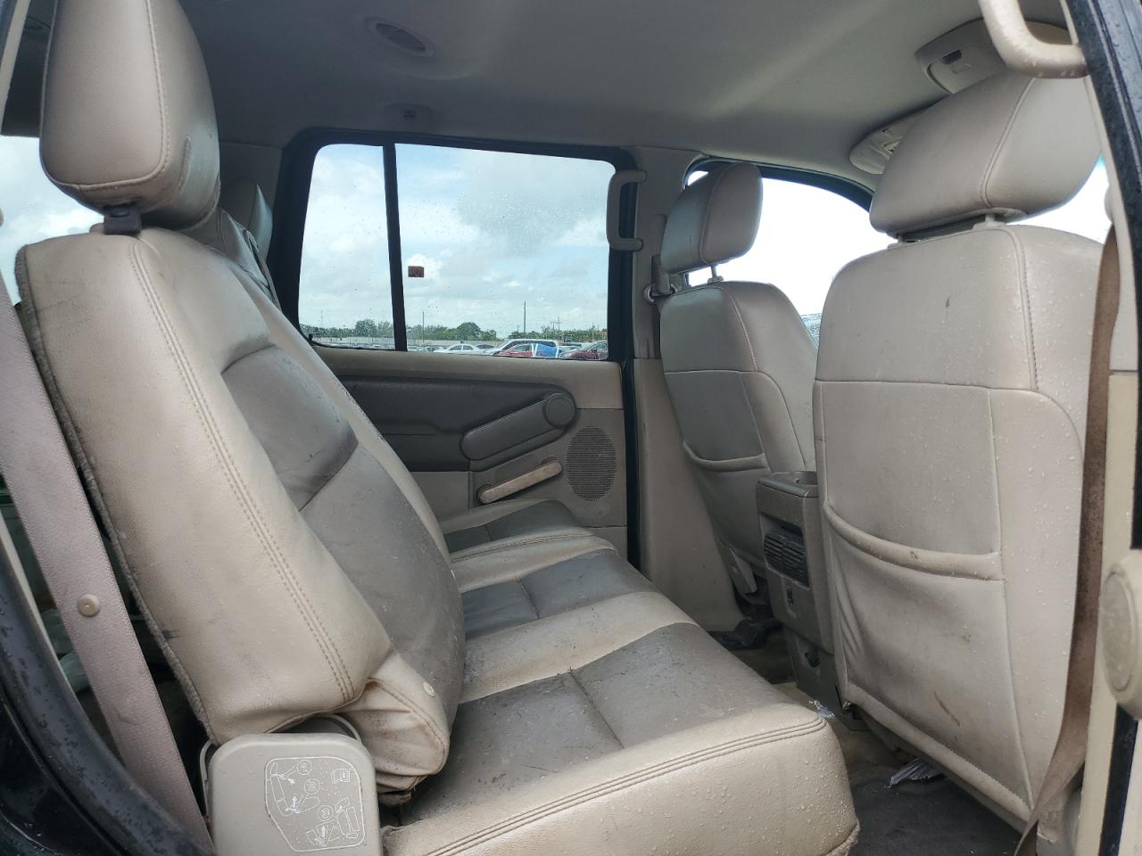 Ford Explorer Xlt Image 8