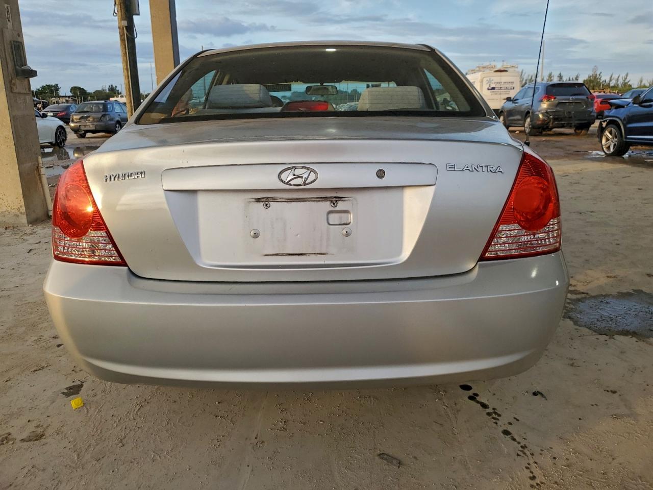 Hyundai ELANTRA Gls Image 12