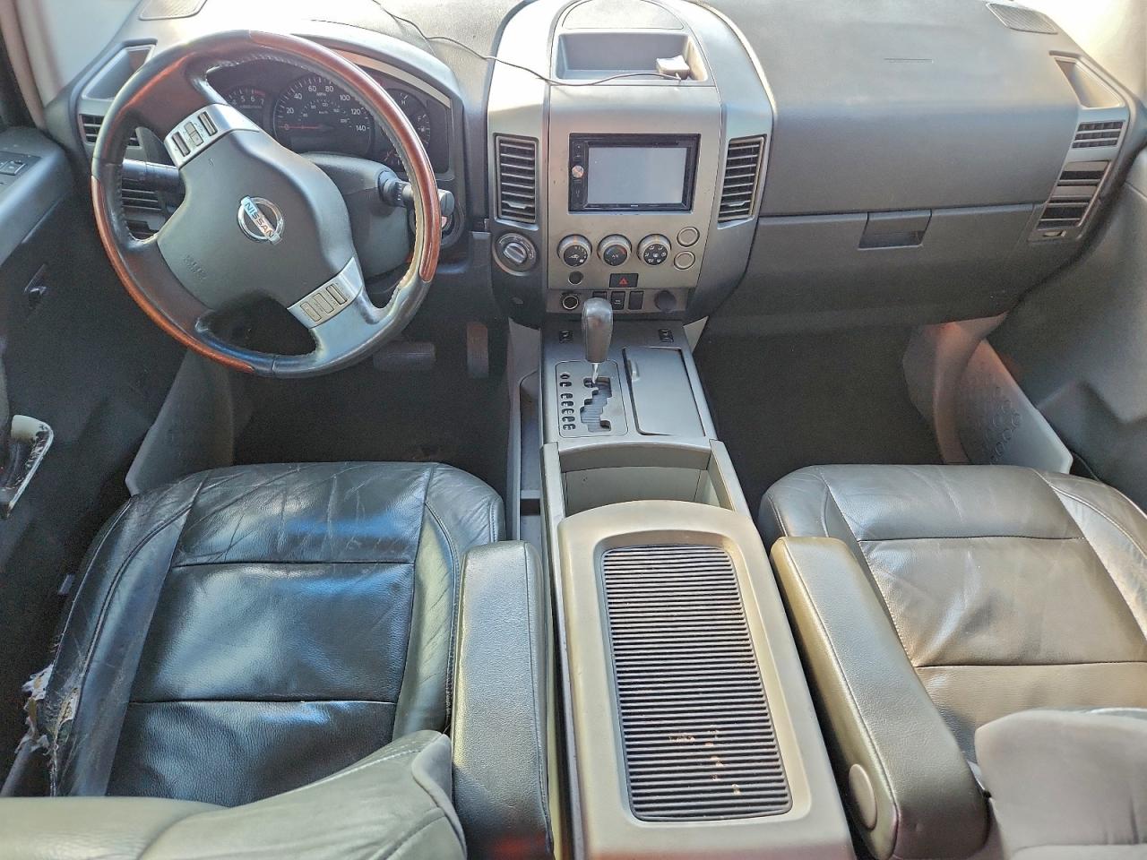 Nissan Titan Xe Image 9