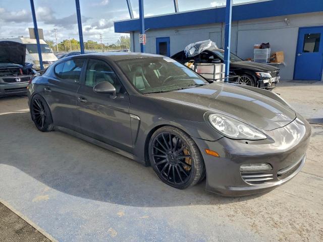 Porsche Panamera 2 Image 12