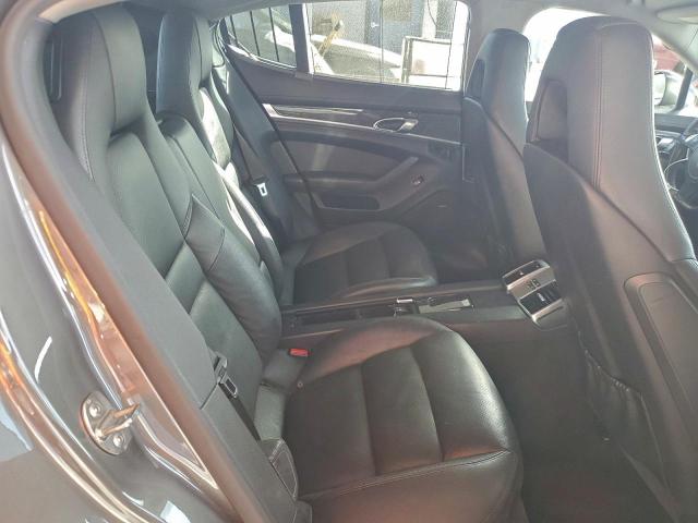 Porsche Panamera 2 Image 10