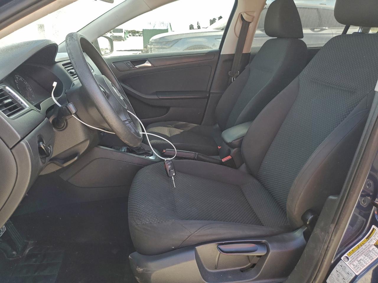 Volkswagen Jetta Base Image 11