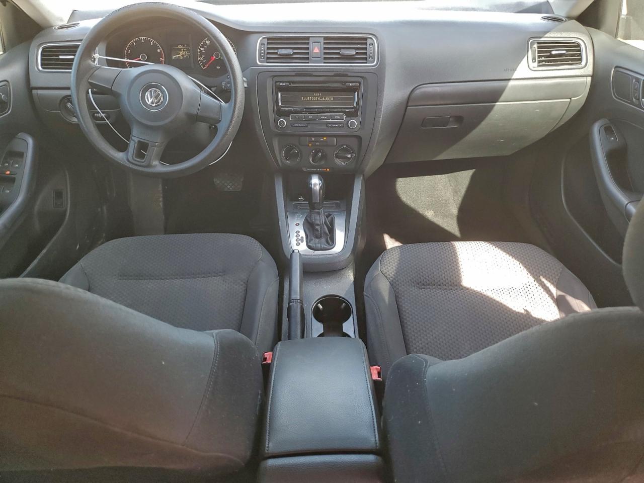 Volkswagen Jetta Base Image 5