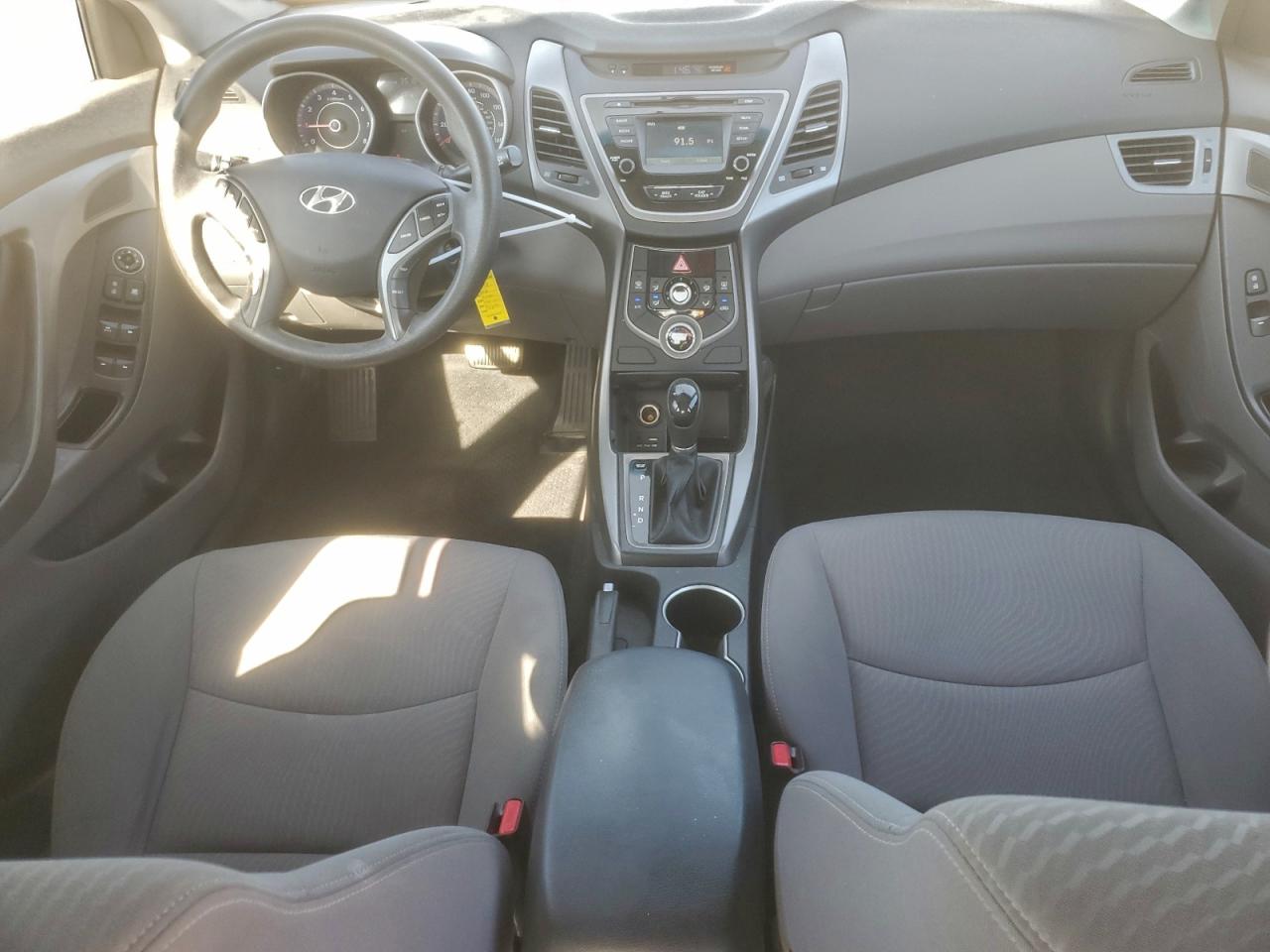 Hyundai ELANTRA Se Image 3
