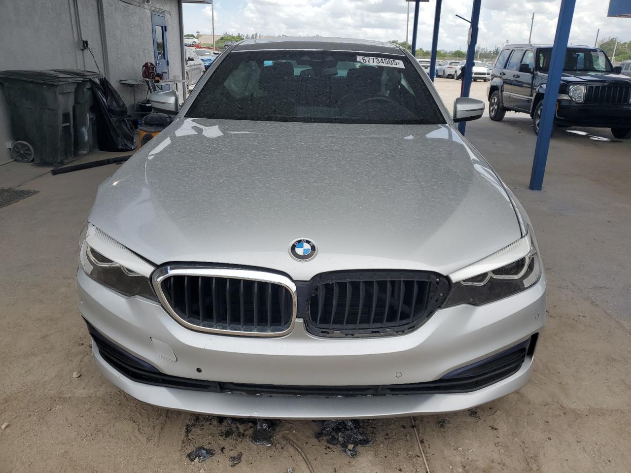 BMW 5 Series Xi Image 12