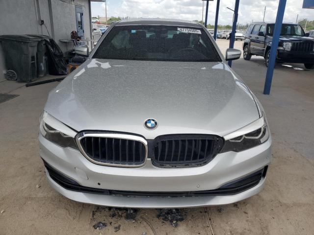 BMW 5 Series Xi Image 12