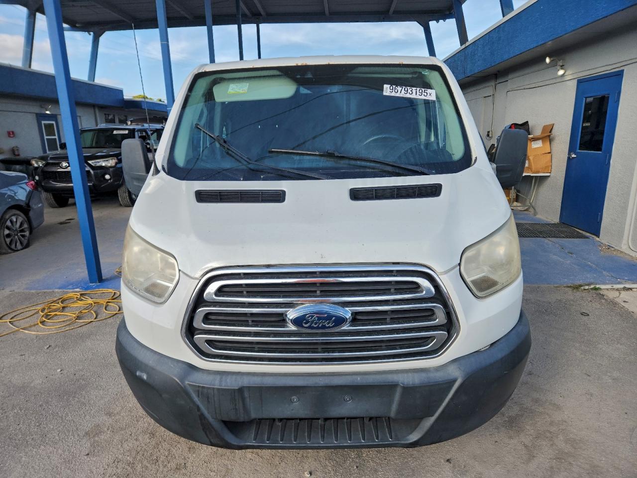 Ford Transit T-250 Image 5