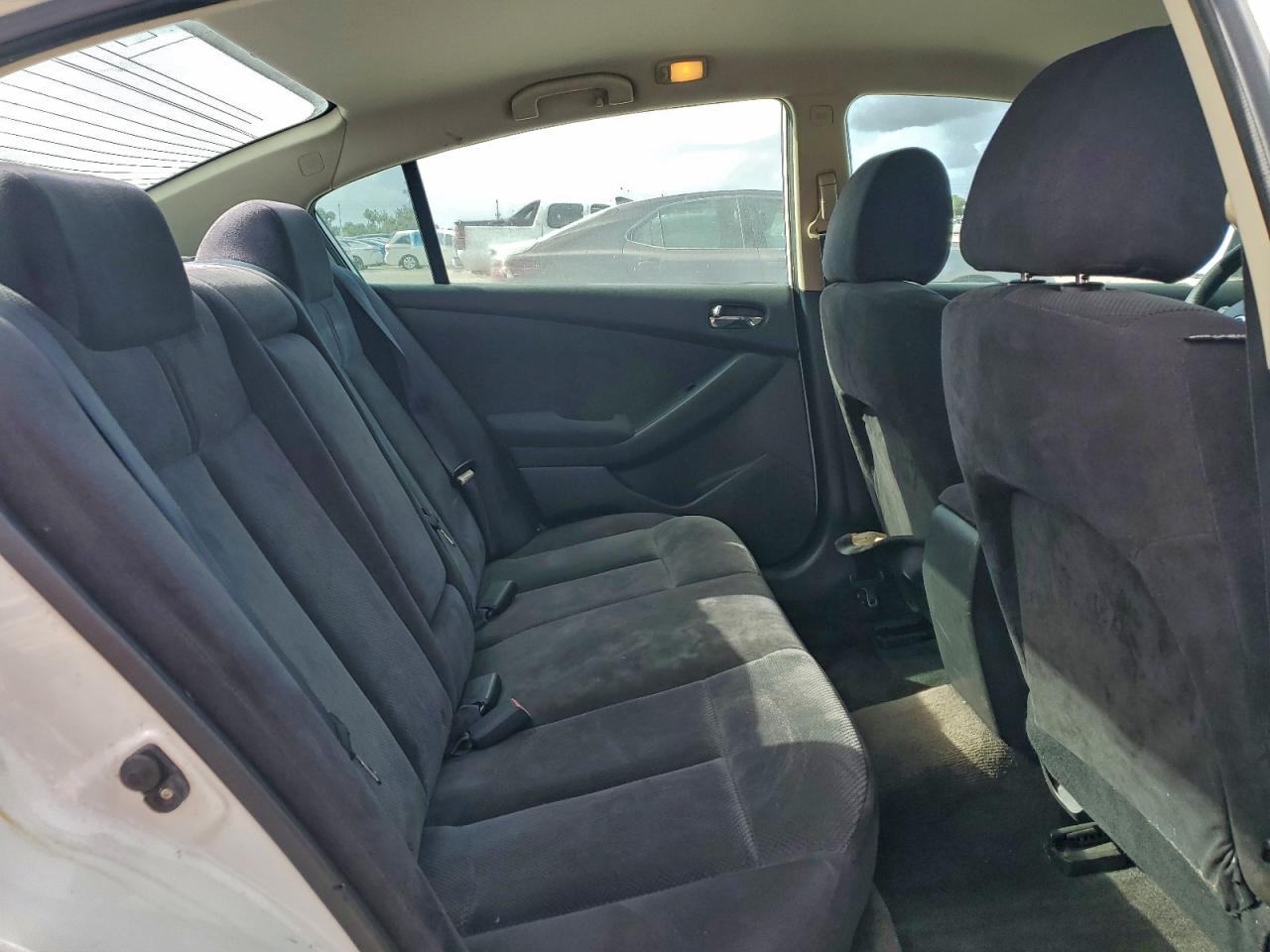 Nissan Altima 2.5 Image 7