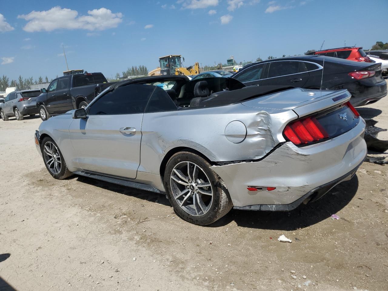 Ford Mustang Image 8
