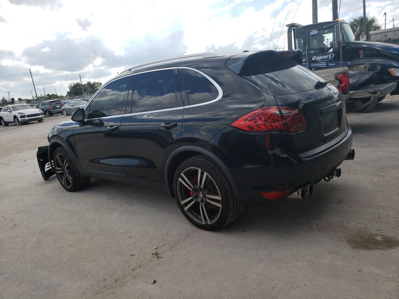 Porsche Cayenne Turbo Image 4