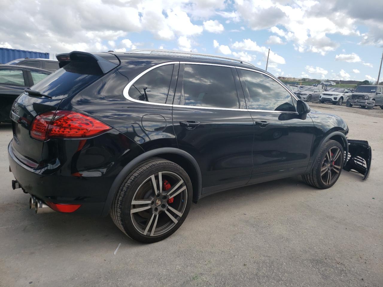 Porsche Cayenne Turbo Image 6