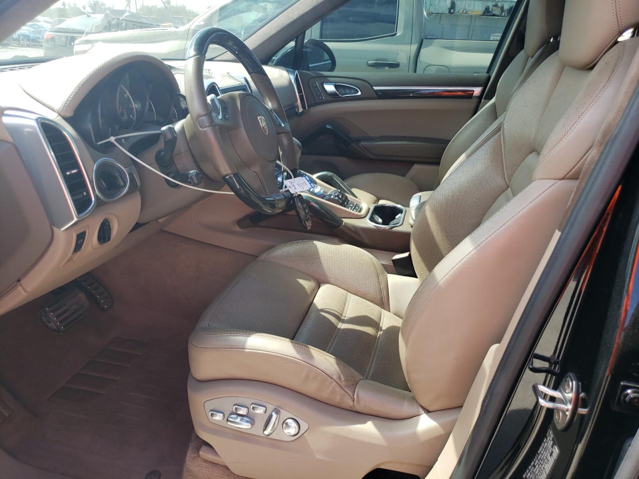 Porsche Cayenne Turbo Image 14