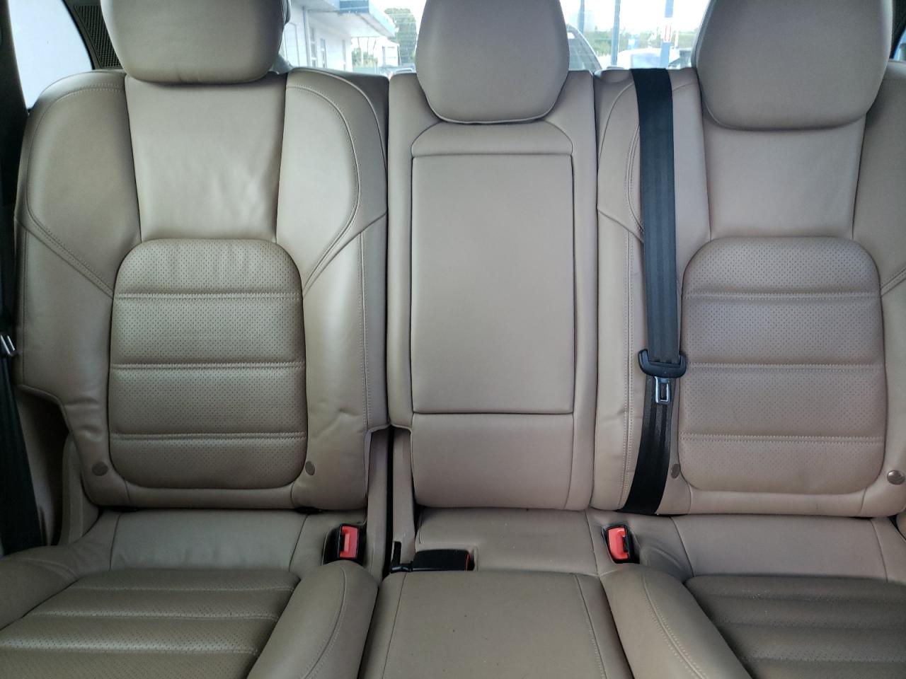 Porsche Cayenne Turbo Image 11