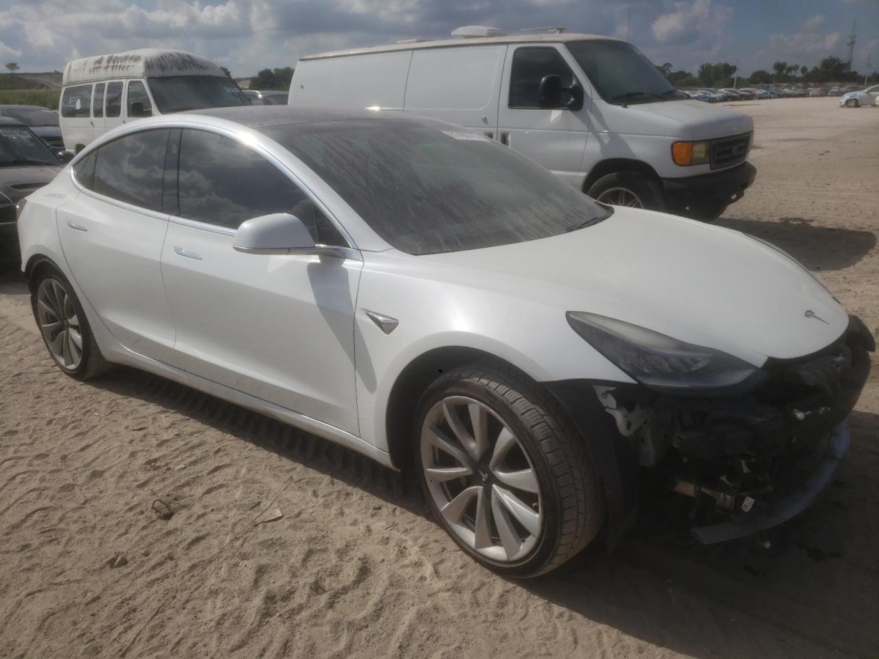 Tesla Model 3 Image 5