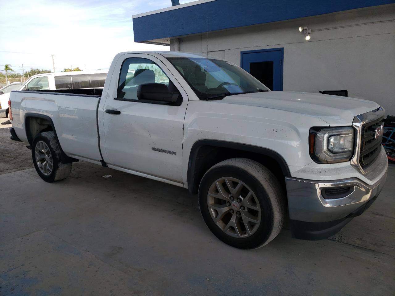 GMC Sierra C1500 Image 3