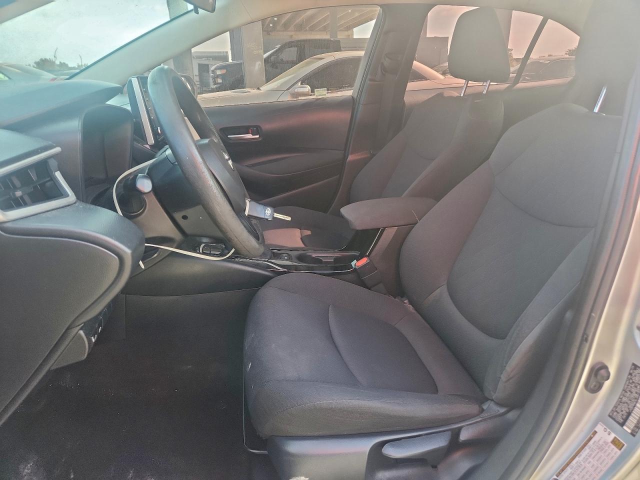 Toyota Corolla Le Image 4