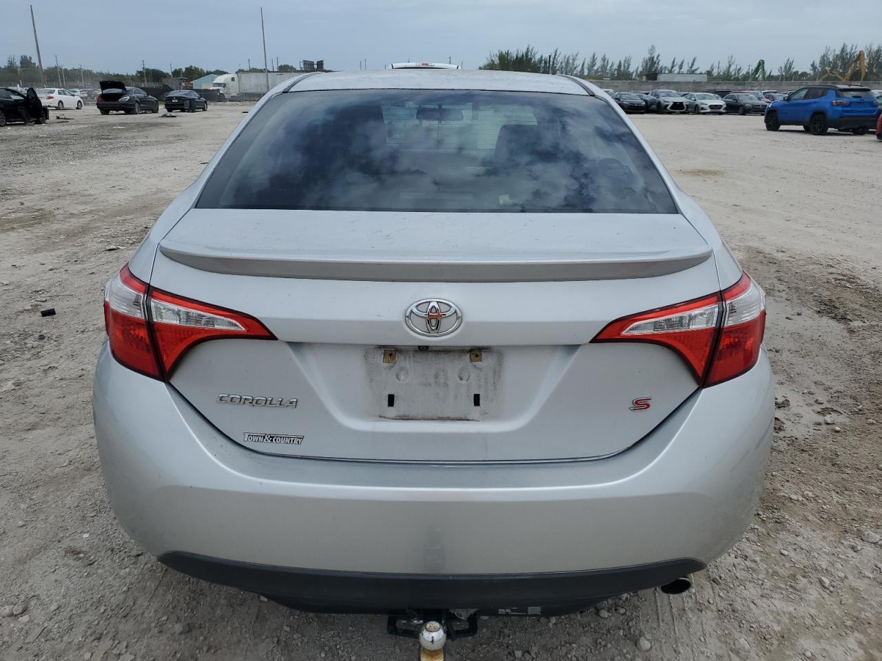 Toyota Corolla L Image 2