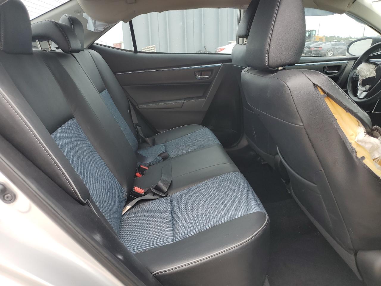 Toyota Corolla L Image 9