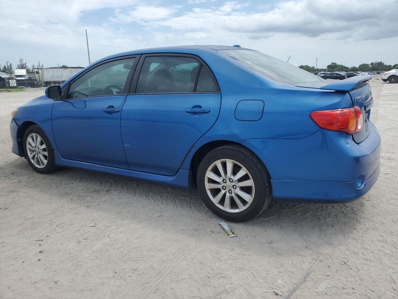 Toyota Corolla Base Image 10
