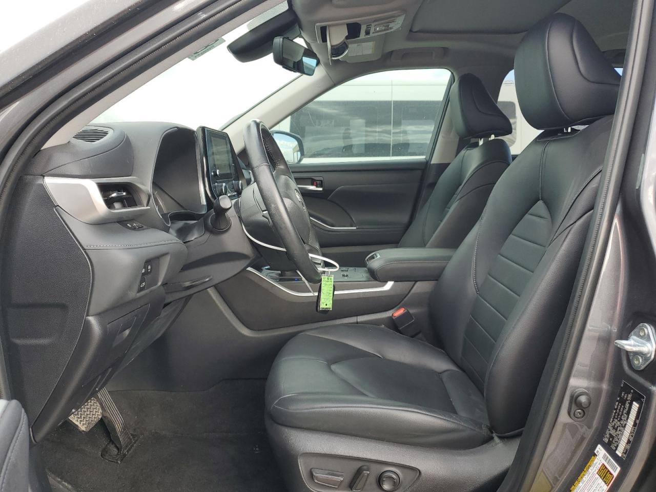 Toyota Highlander L Image 2