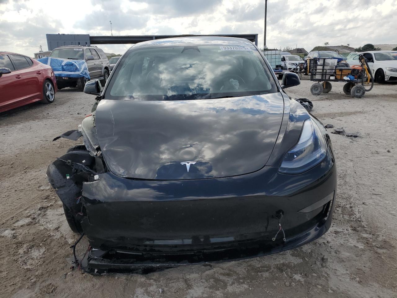 Tesla Model 3 Image 9