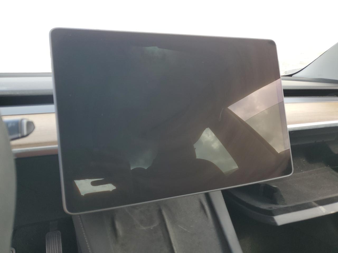 Tesla Model 3 Image 10