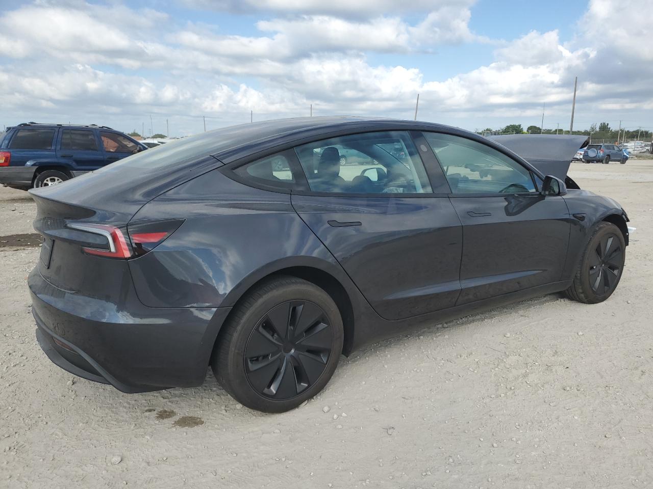 Tesla Model 3 Image 7