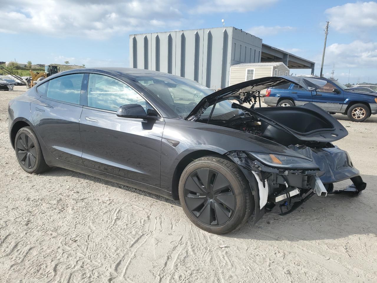 Tesla Model 3 Image 4