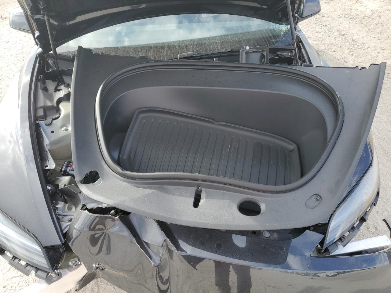 Tesla Model 3 Image 8