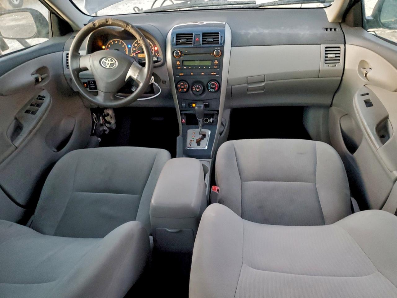 Toyota Corolla Base Image 7