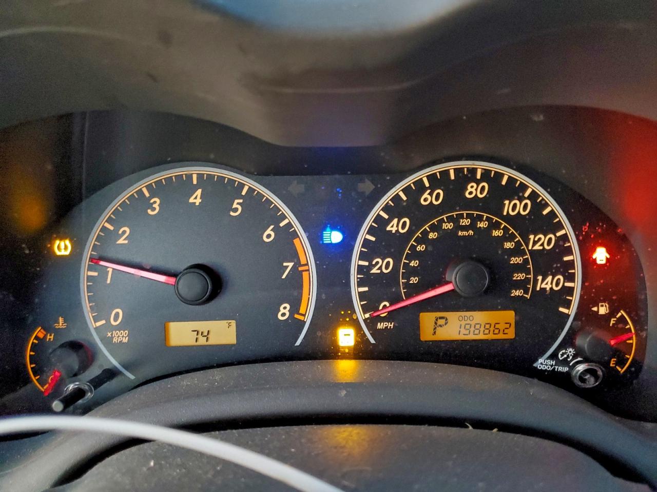 Toyota Corolla Base Image 3