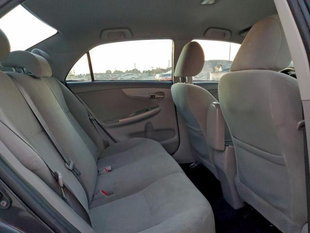 Toyota Corolla Base Image 9