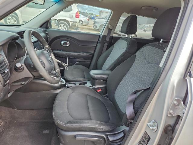 Kia Soul + Image 10