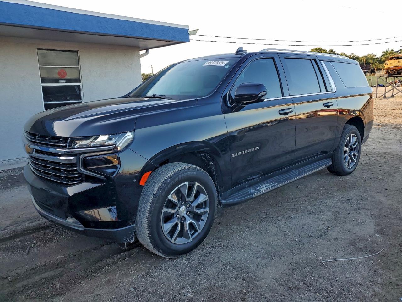 Chevrolet Suburban C1500 Lt Image 1