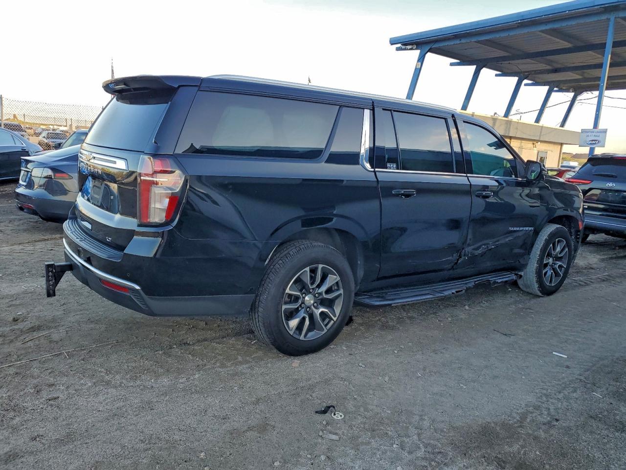 Chevrolet Suburban C1500 Lt Image 2